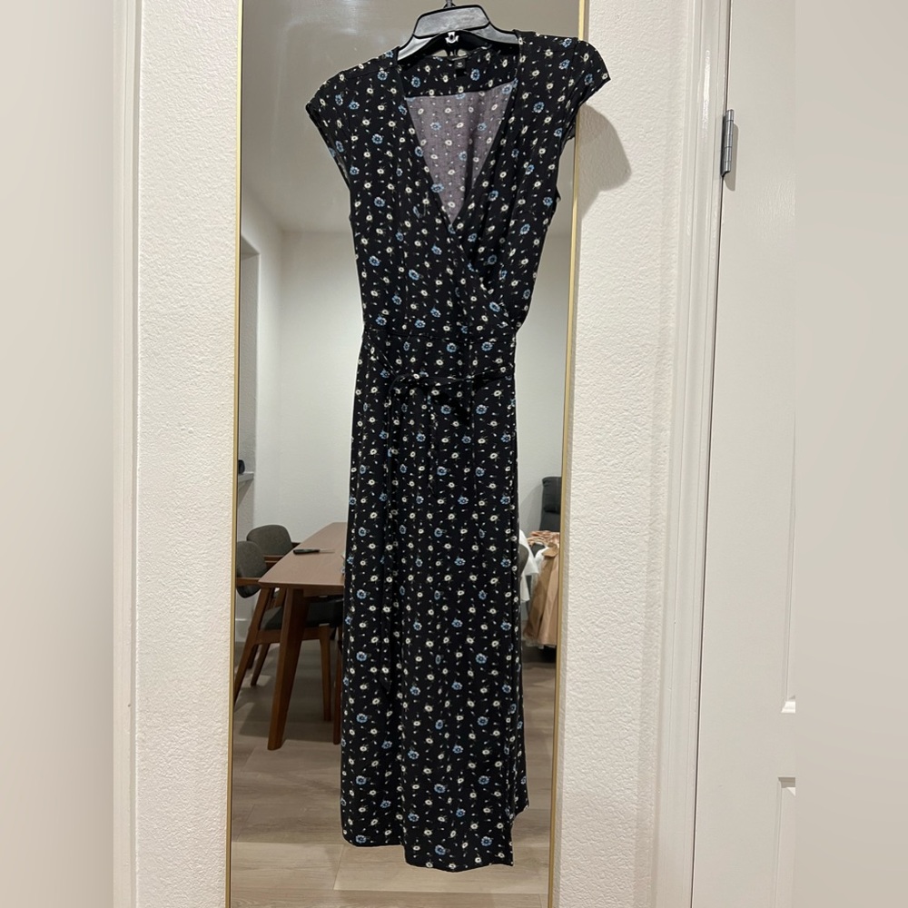 Black Midi J. Crew Dress, Easy vrap, V neck midi length dress